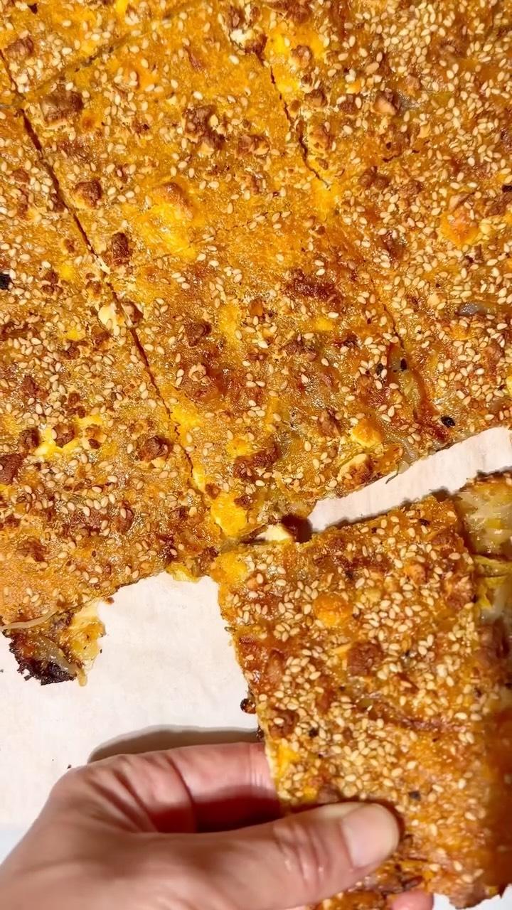 Crispy caramelised onion & feta tray pie