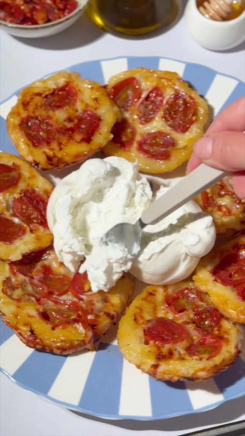 Honey Mozzarella Puff Pastry Bites