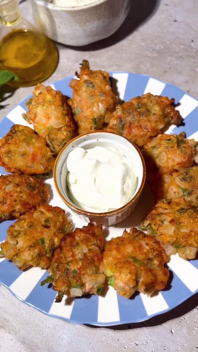 Ntomatokeftedes - vegan tomato fritters